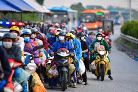 Những cảnh đời trên hành trình hơn 1.000 km để về quê
