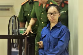 Tử hình bị cáo đầu độc chị họ bằng cyanua