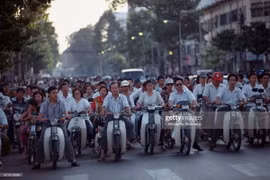 TP.HCM mùa xuân năm 1996 rực rỡ qua loạt ảnh quý