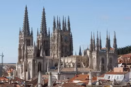 Cảnh gây choáng ngợp ở nhà thờ Gothic tráng lệ nhất Tây Ban Nha