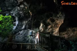 Mê mẩn với cảnh quan ở động - chùa “đẹp thứ ba trời Nam”