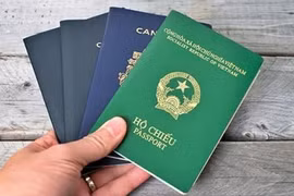 Tiền Việt Nam không phải đổi khi đến 5 quốc gia nào?