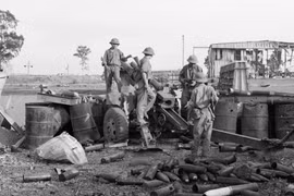 Chiến dịch Xuân Lộc-Long Khánh chuyển cách đánh vào tháng 4/1975