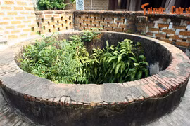Trước khi bị đoàn làm phim vẽ bậy, giếng cổ Đường Lâm trông như thế nào?