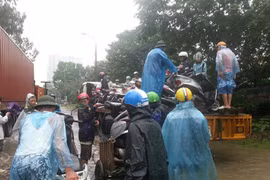 Xả nước sông Nhuệ vào sông Tô Lịch trong nội đô
