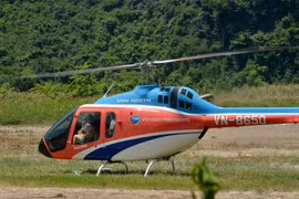 Tạm dừng tour du lịch ngắm cảnh bằng trực thăng