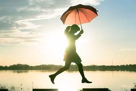 Cô đơn đã quá sâu nên em cần mạnh mẽ để bước tiếp...