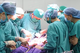  Quảng Ninh: Cứu sản phụ trẻ hôn mê sâu, ngừng tuần hoàn nguy kịch