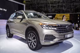 Vụ xe Volkswagen dính 'đường lưỡi bò': Tịch thu phương tiện, phạt 100 triệu, đình chỉ doanh nghiệp