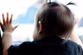 Clip dạy con cách sống sót khi bị bỏ quên trên ô tô