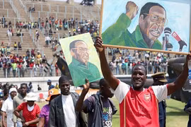 "Sóng ngầm" và mâu thuẫn trong đám tang cố Tổng thống Mugabe
