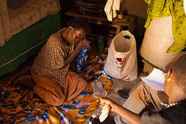 Thảm cảnh những bệnh nhân ung thư Uganda nằm chờ chết