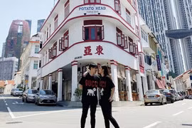 Sau đám cưới, Đông Nhi - Ông Cao Thắng tình tứ trong tuần trăng mật