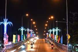 Long An: Chi hơn 5 tỷ lắp đèn trang trí trên địa bàn huyện Bến Lức 