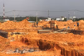 Hình ảnh ngổn ngang, hoang vắng tại bến xe Miền Đông mới