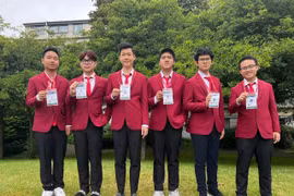 2 học sinh lớp 11 giành Huy chương Olympic Toán quốc tế IMO 2024