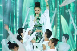 Maya bị tố mua chuộc giám khảo The Remix