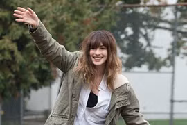 Soi bộ phim kỳ quặc nhất sự nghiệp Anne Hathaway
