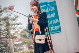 Dân mạng xôn xao bức ảnh cô gái khuyết tật “tự sướng“