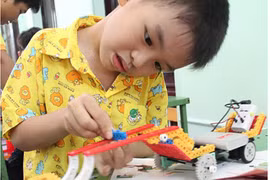 Đắng lòng con mới học lớp 1 đã phải “chui, chạy“