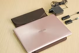 Cận cảnh laptop màu vàng hồng đầu tiên tại Việt Nam