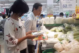 Rong nho hơn nửa triệu một kg vẫn hút khách Sài Gòn