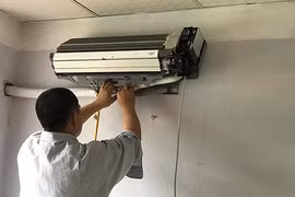 Đủ mọi chiêu trò “vặt tiền” khách của thợ điều hòa
