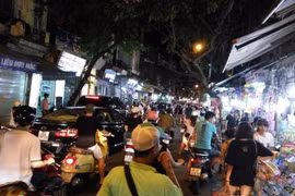 Nhà giàu Hà Nội chi mạnh mua quà “thời thượng” cho con ngày 1/6