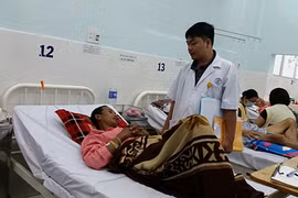 Cứu bệnh nhân bị thương do nổ đầu đạn 