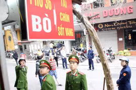 Gallery - Quán Bia Vỉa Hè Có Công An Chống Lưng - image 6