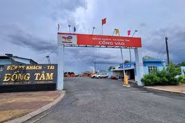 Doanh nghiệp kêu cứu dù được tỉnh kêu gọi làm bến xe