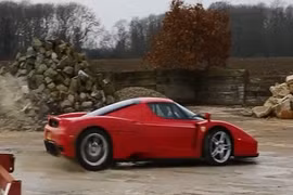 Xem nông dân Nga drift xe Ferrari siêu đỉnh