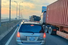 Ùn ứ ở khu vực trạm thu phí cao tốc TP HCM - Long Thành-Dầu Giây