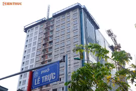 Gallery - Tòa Nhà 8B Lê Trực Xây Dựng Sai Phép - image 16