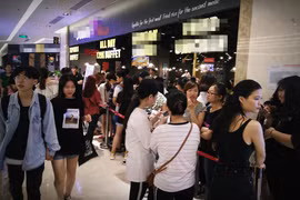 Nghỉ 30/4-1/5: Dân Thủ đô vào TTTM “trốn” nắng