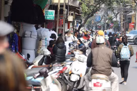 Gallery - Quán Bia Vỉa Hè Có Công An Chống Lưng - image 12