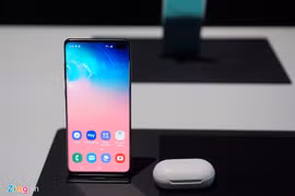 Mua Galaxy S10, bạn không thể thiếu 2 món phụ kiện này