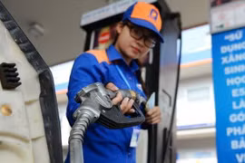 Giá xăng sẽ tăng trở lại vào ngày mai?