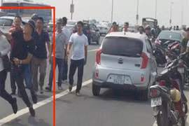 Gallery - Công An Gạt Tay Trúng Má Phóng Viên - image 14