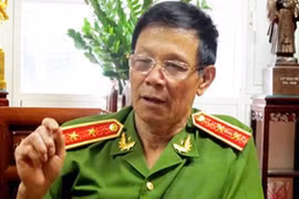 Gallery - Tướng công an ngã ngựa - image 12