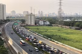  Cao tốc Pháp Vân ken đặc ô tô vào ngày cuối kỳ nghỉ lễ