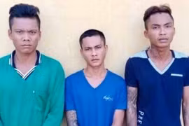 Ba thanh niên ném bom xăng khiến bé gái 5 tuổi bỏng nặng