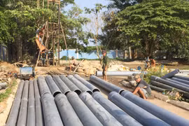 Lo thiếu nước ngày Tết, nhiều người dân khoan gấp giếng ngầm 