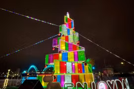 Cây thông Noel “không đụng hàng” tại Đà Nẵng khiến netizen mê mẩn