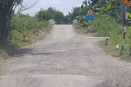 Tân Hiệp (Kiên Giang): Thêm một con đường vừa làm xong đã hỏng?