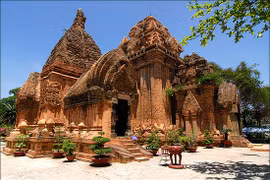 Tháp Mỹ Sơn đang nghiêng