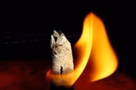 Bí mật về ngọn đèn ngàn năm cháy sáng 
