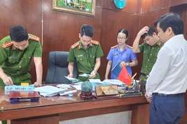 Đà Nẵng: Bắt tạm giam Chủ tịch UBND quận Cẩm Lệ