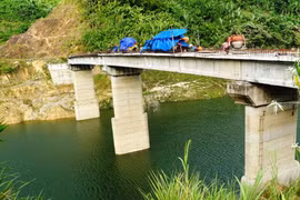 Quảng Nam:Bắt nguyên GĐ Ban Quản lý đầu tư xây dựng huyện Nam Giang 