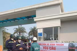Dân kéo lên nhà máy thép Hoà Phát kêu cứu vì ngập nước
